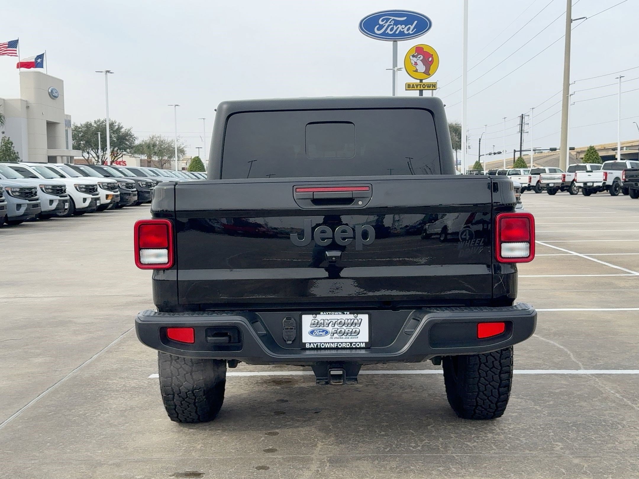 Used 2023 Jeep Gladiator Willys image 10