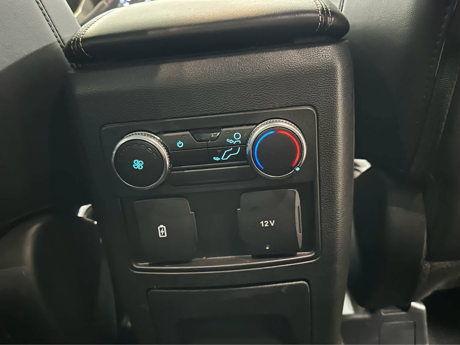 Certified 2022 Ford Explorer XLT w/ Equipment Group 202A image 38