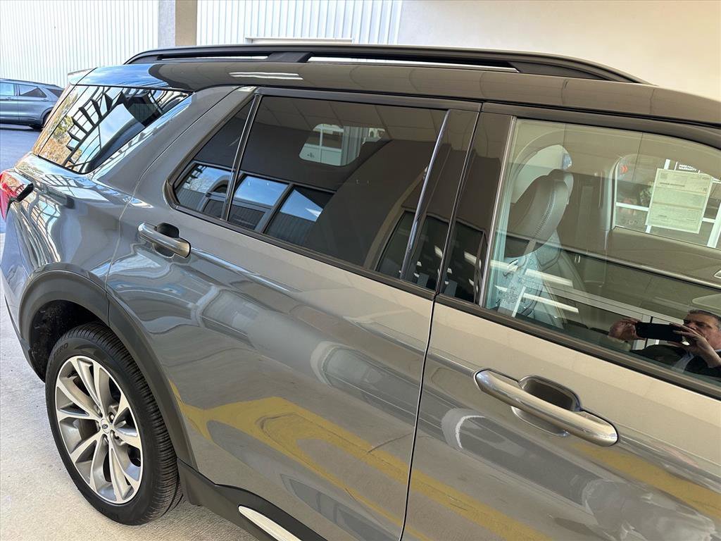 Certified 2025 Ford Explorer Platinum w/ Ultimate Package image 3