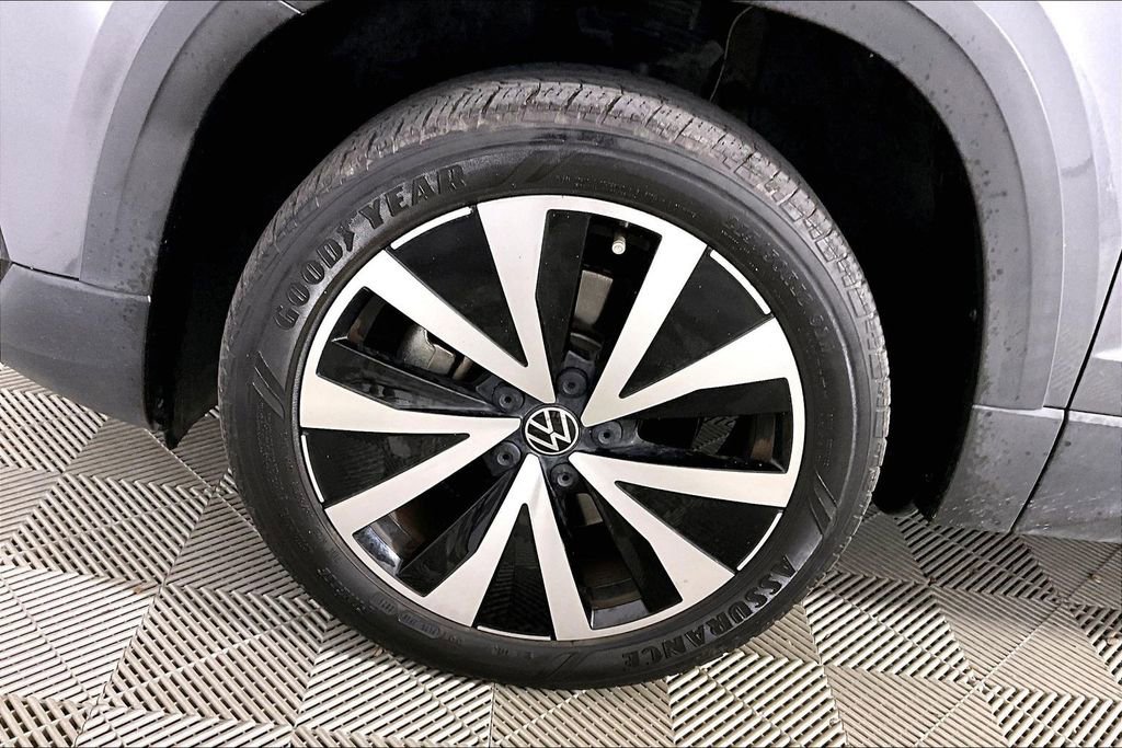 Used 2022 Volkswagen Taos SE FWD image 7