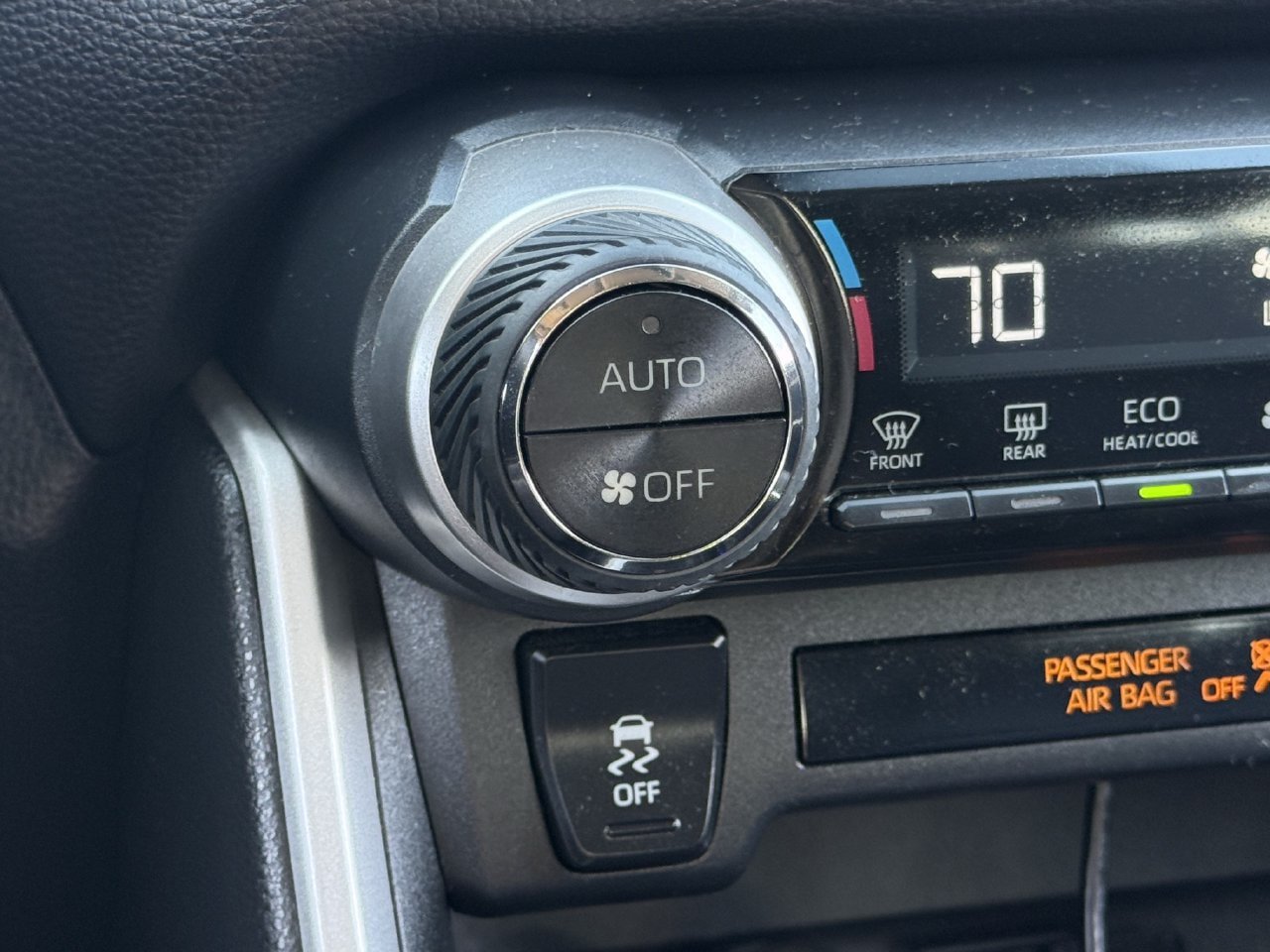Used 2020 Toyota RAV4 XLE Premium FWD image 20
