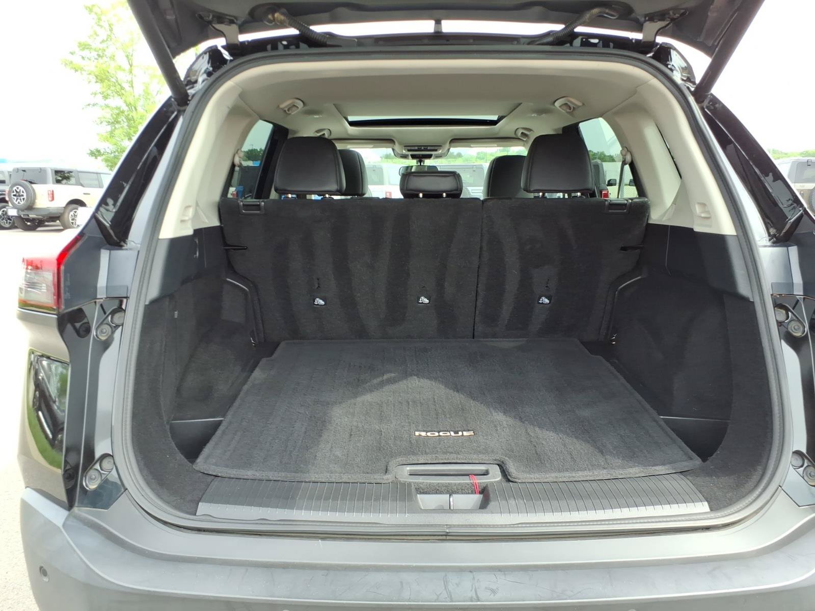 Used 2021 Nissan Rogue SV w/ Premium Package AWD/4WD image 16