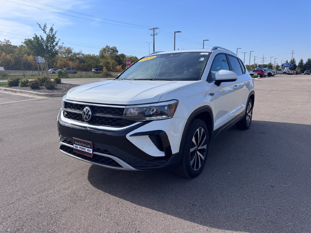 Used 2023 Volkswagen Taos SE AWD/4WD image 2