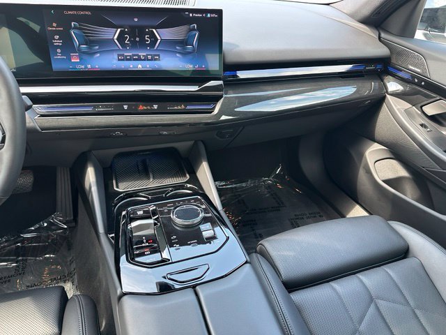 Used 2025 BMW 530i xDrive AWD/4WD image 14
