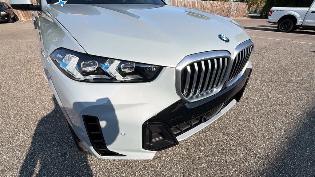 Used 2025 BMW X5 xDrive40i w/ M Sport Package AWD/4WD image 9