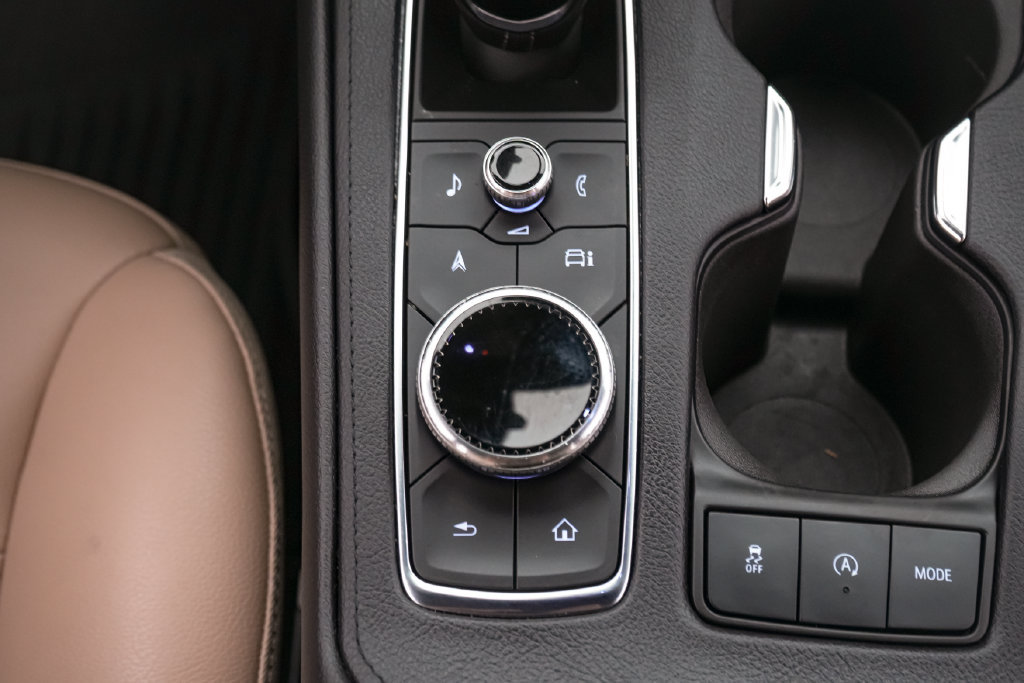 Used 2024 Cadillac XT4 Luxury w/ LPO, Floor Liner Package AWD/4WD image 16