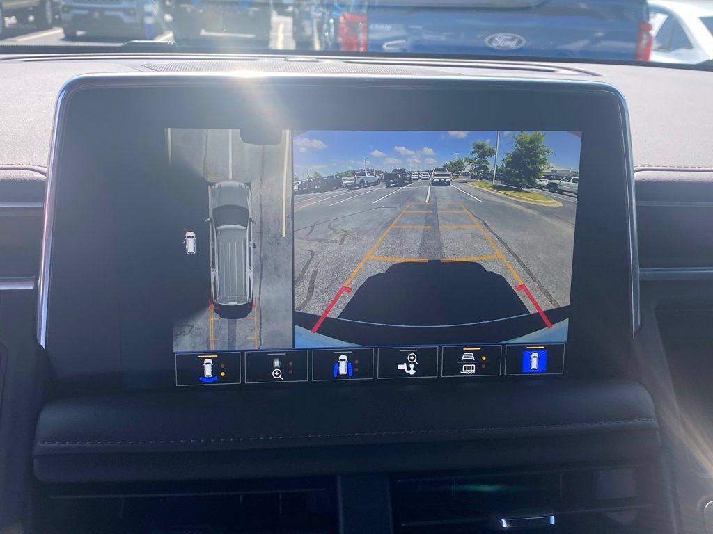 Used 2024 Chevrolet Tahoe High Country w/ Premium Package AWD/4WD image 16
