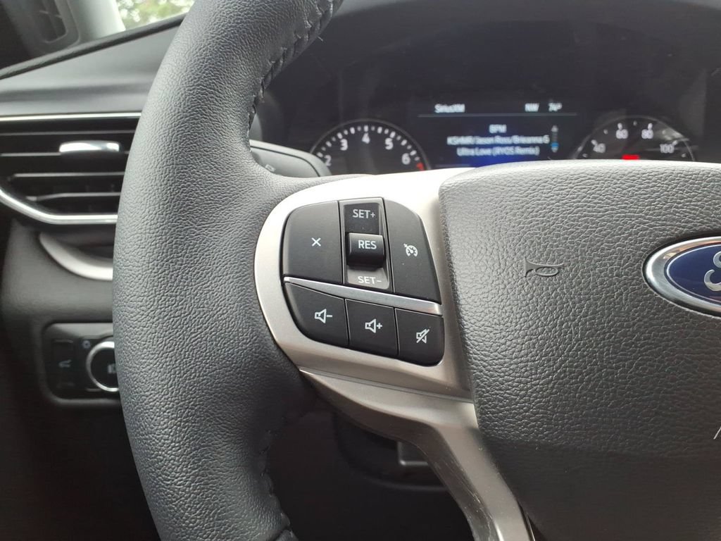 Certified 2023 Ford Explorer XLT w/ Equipment Group 202A AWD/4WD image 18