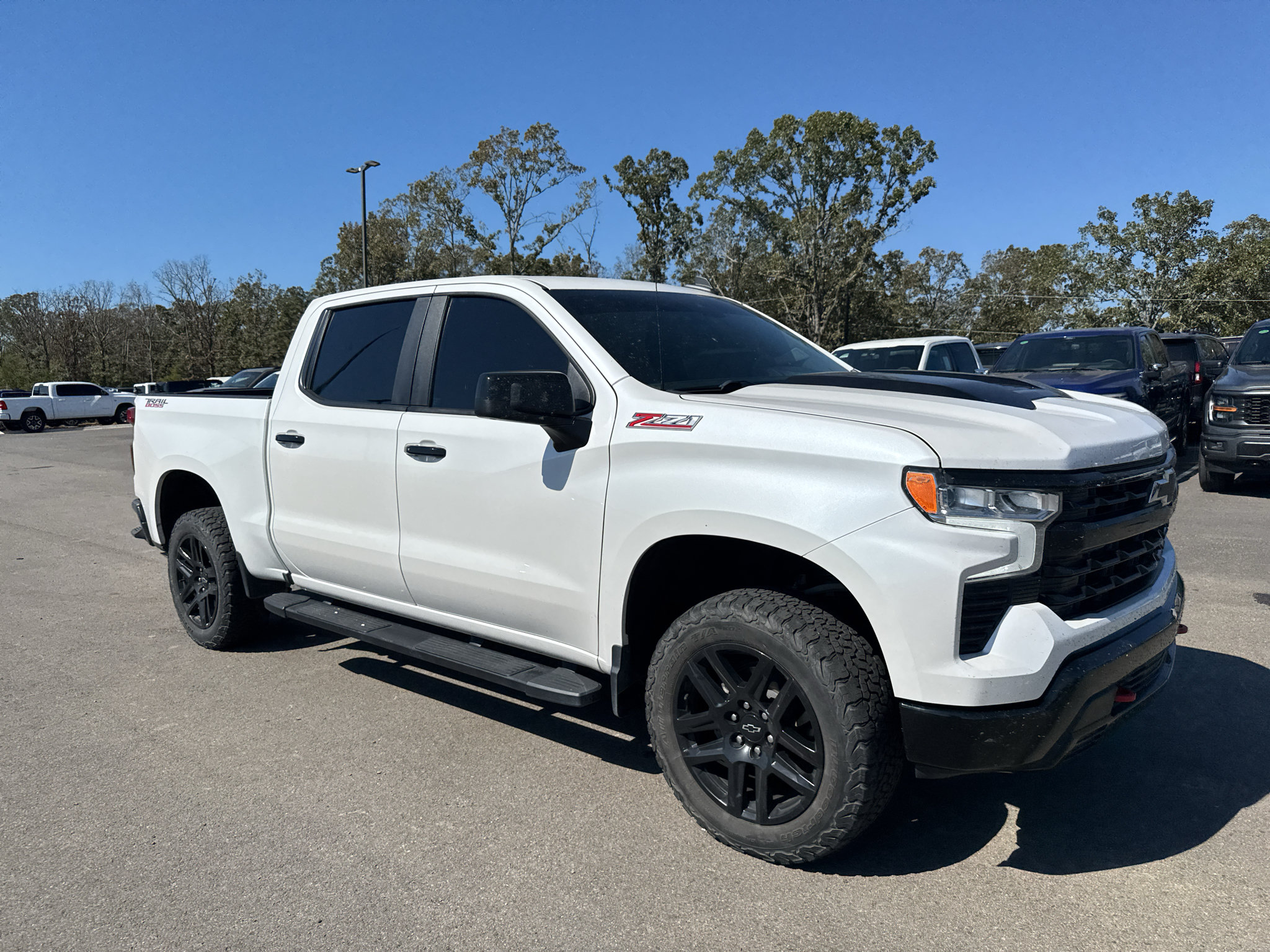 Used 2023 Chevrolet Silverado 1500 LT Trail Boss w/ Protection Package AWD/4WD image 4