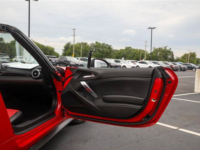 Used 2017 FIAT 124 Spider Abarth RWD image 22