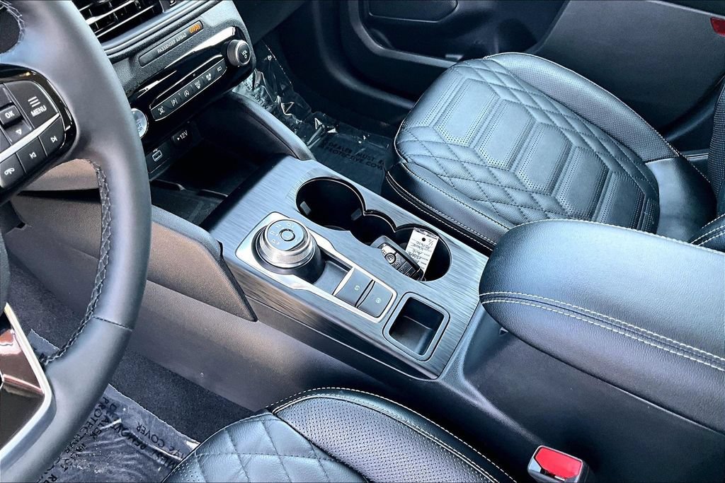 Certified 2023 Ford Escape Platinum w/ Premium Technology Package AWD/4WD image 15