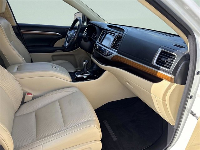 Used 2017 Toyota Highlander Limited image 23