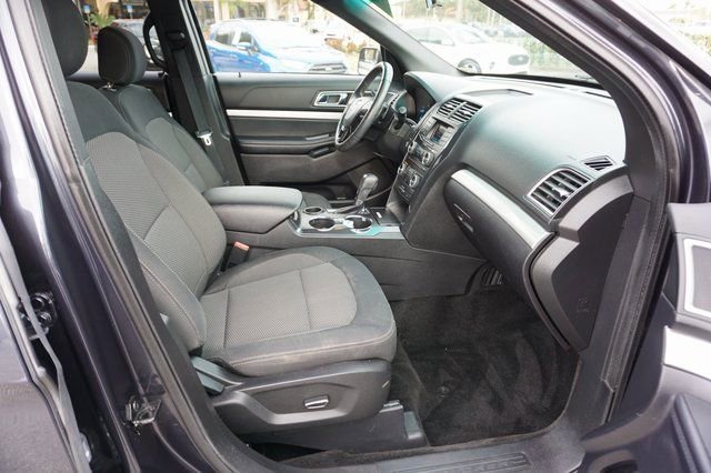 Certified 2017 Ford Explorer XLT image 8