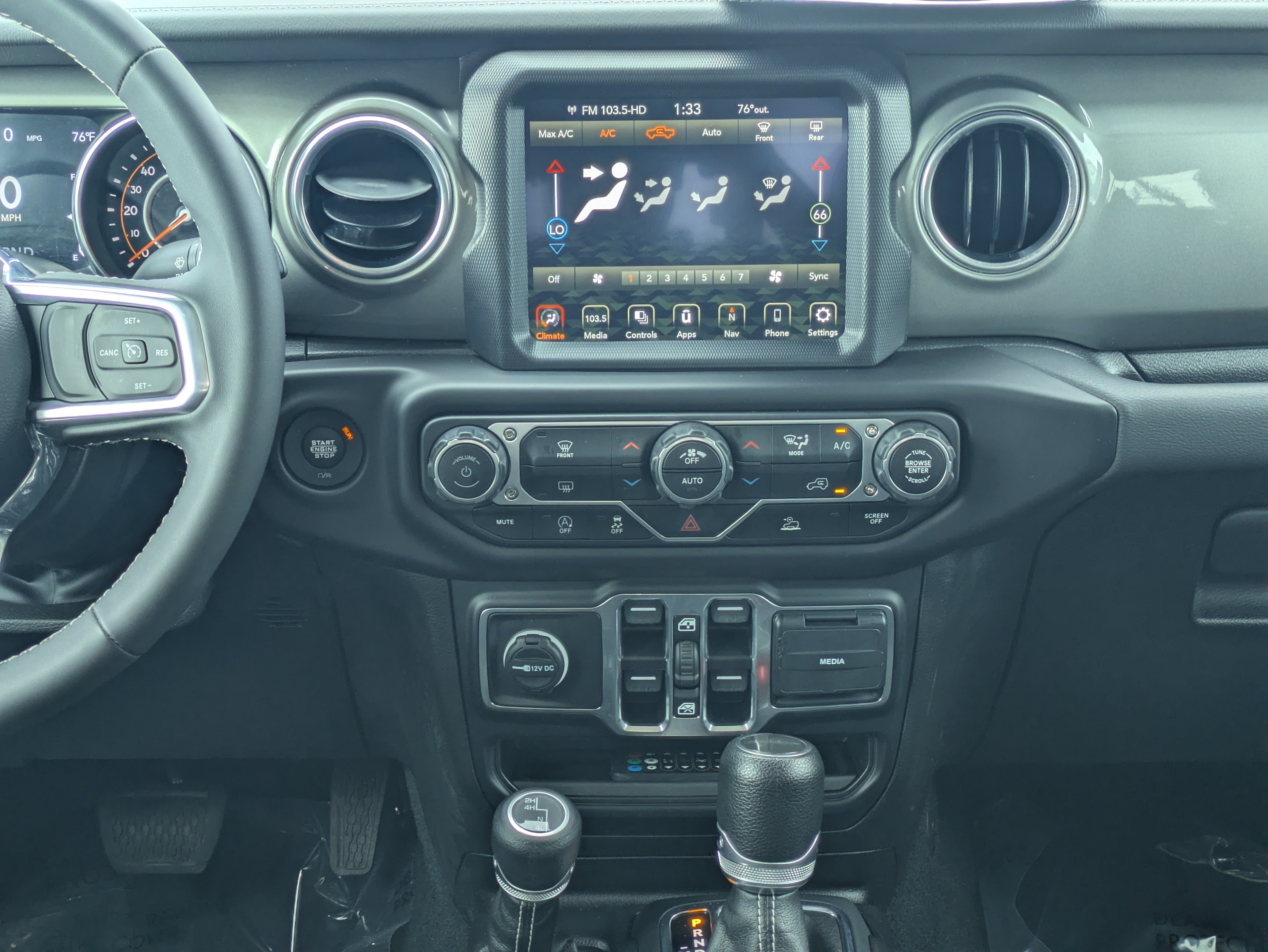 Used 2023 Jeep Gladiator Overland AWD/4WD image 21