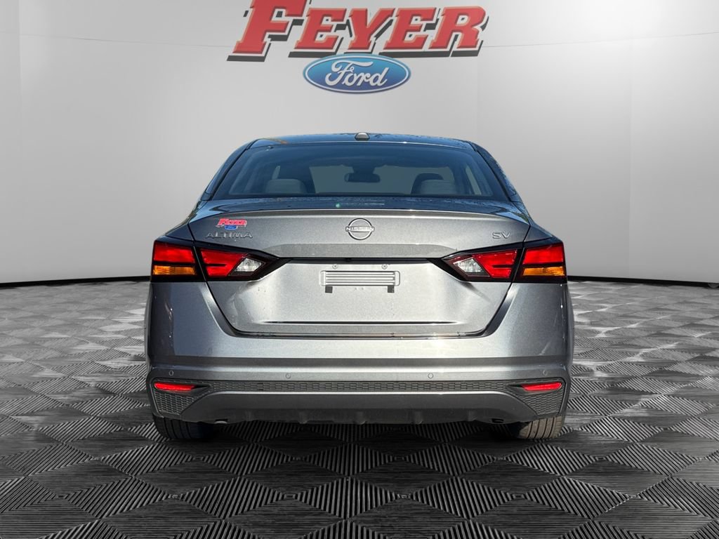 Used 2024 Nissan Altima 2.5 SV FWD image 4