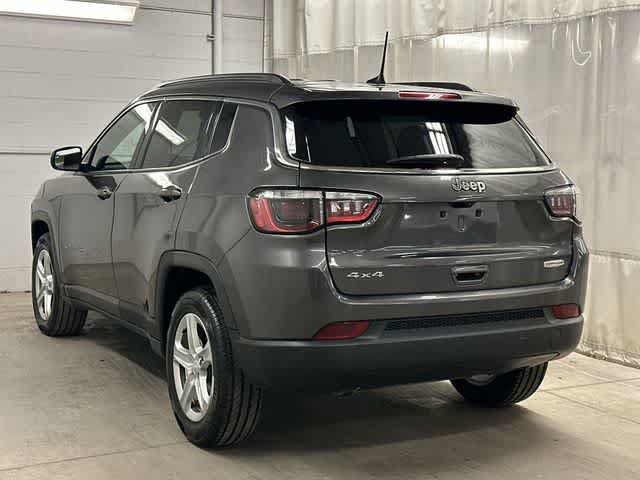 Used 2024 Jeep Compass Latitude AWD/4WD image 30