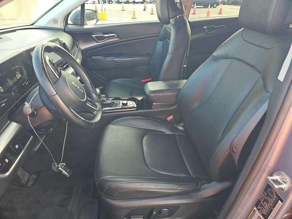 Used 2023 Kia Sportage EX image 3