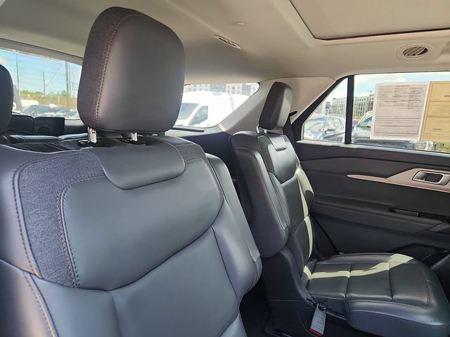 Certified 2025 Ford Explorer Active w/ Active Comfort Package AWD/4WD image 30