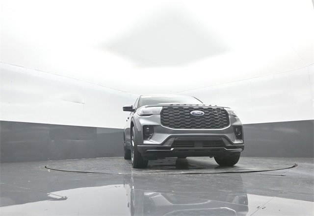 Certified 2025 Ford Explorer ST-Line w/ Premium Package image 28