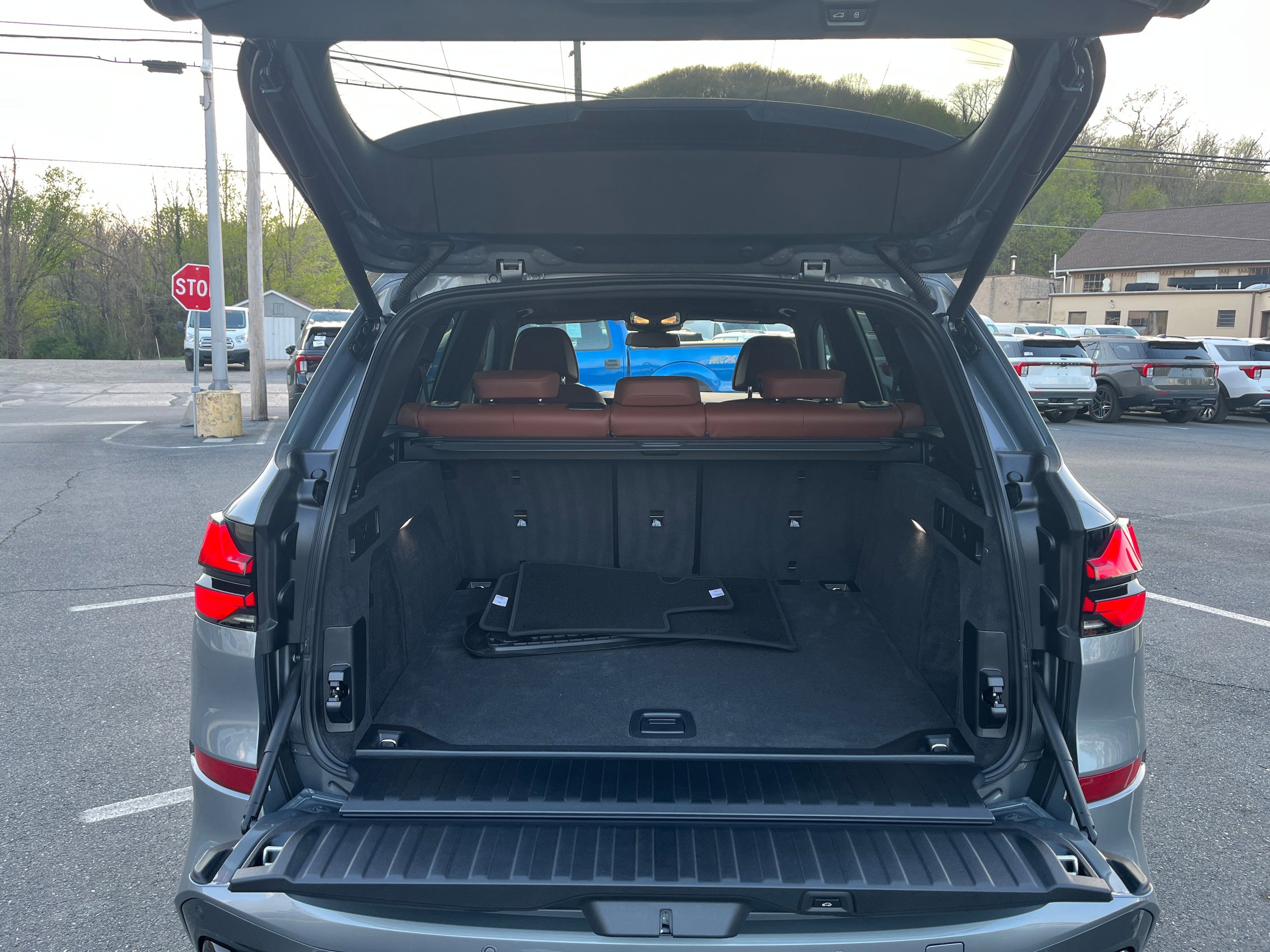 Used 2024 BMW X5 xDrive40i w/ M Sport Package AWD/4WD image 7