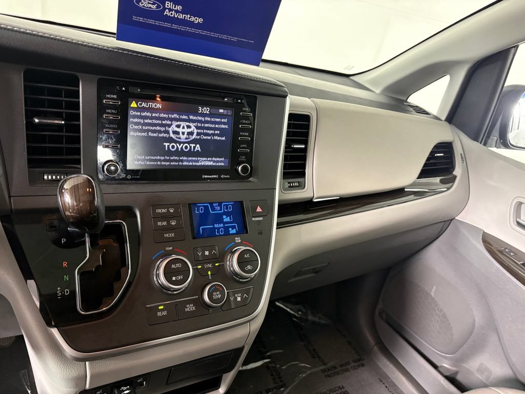 Used 2020 Toyota Sienna XLE FWD image 18