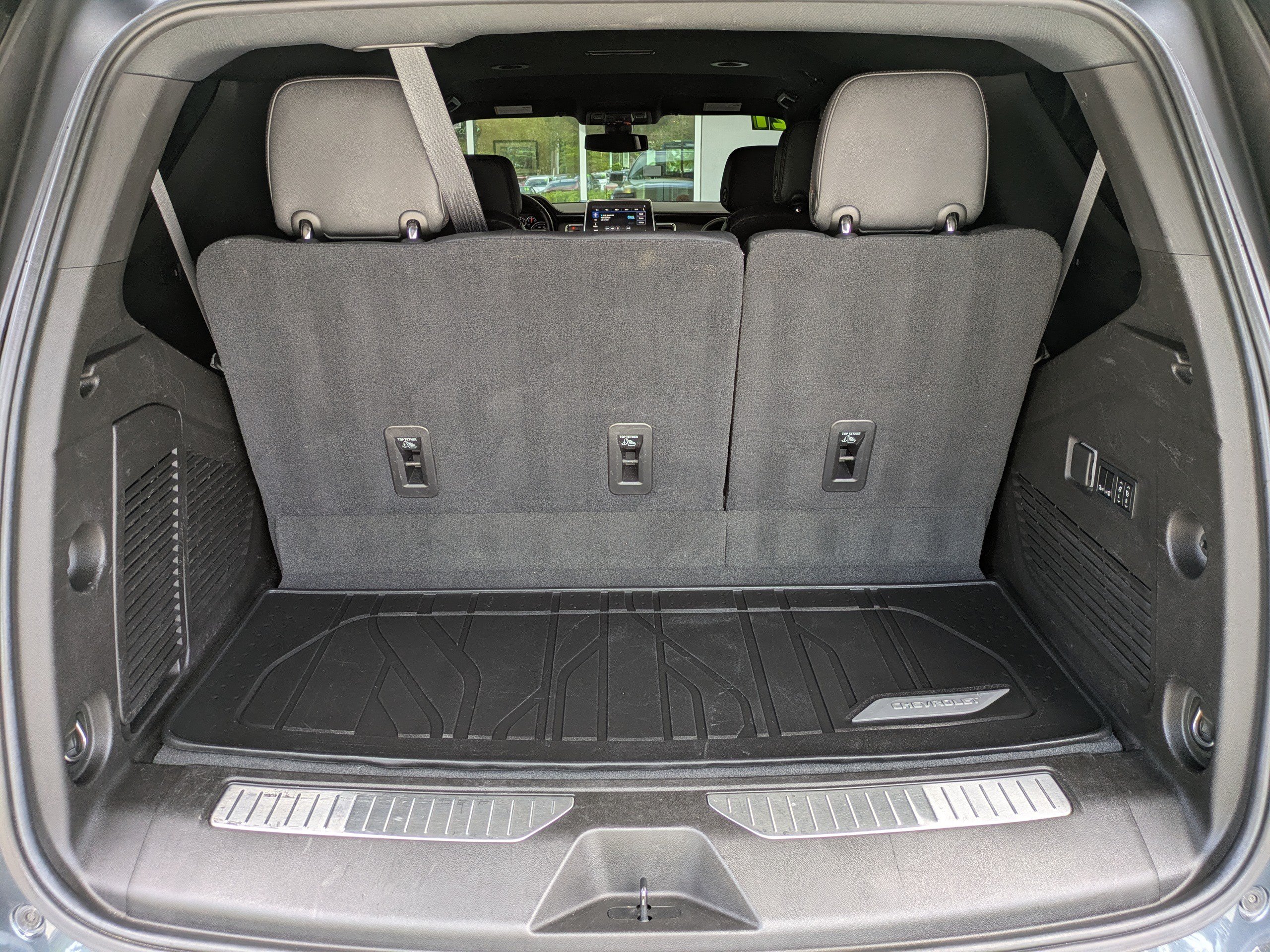 Used 2021 Chevrolet Tahoe RST w/ Luxury Package RWD image 13