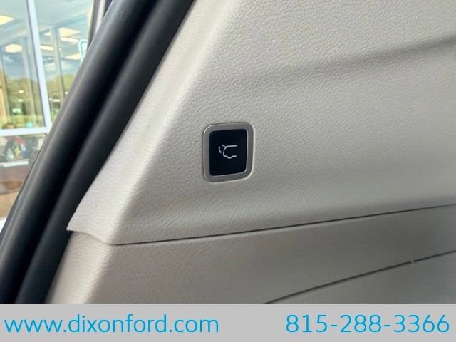 Used 2023 Chrysler Pacifica Touring-L FWD image 26