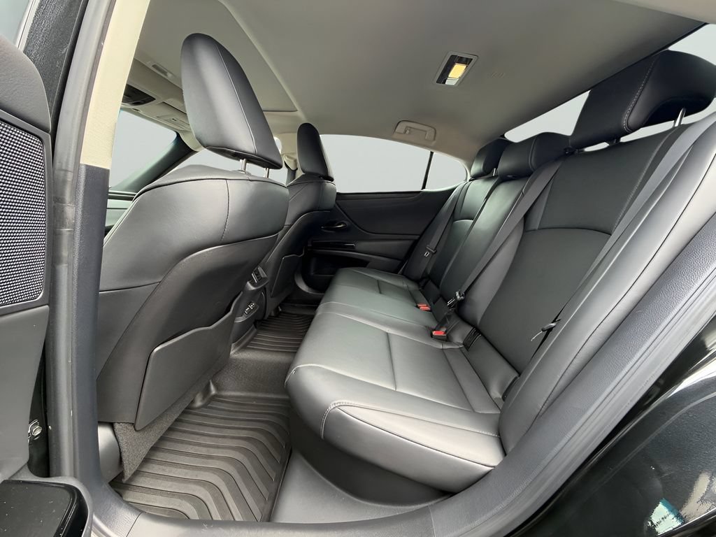 Used 2025 Lexus ES 300h w/ Premium Package FWD image 27