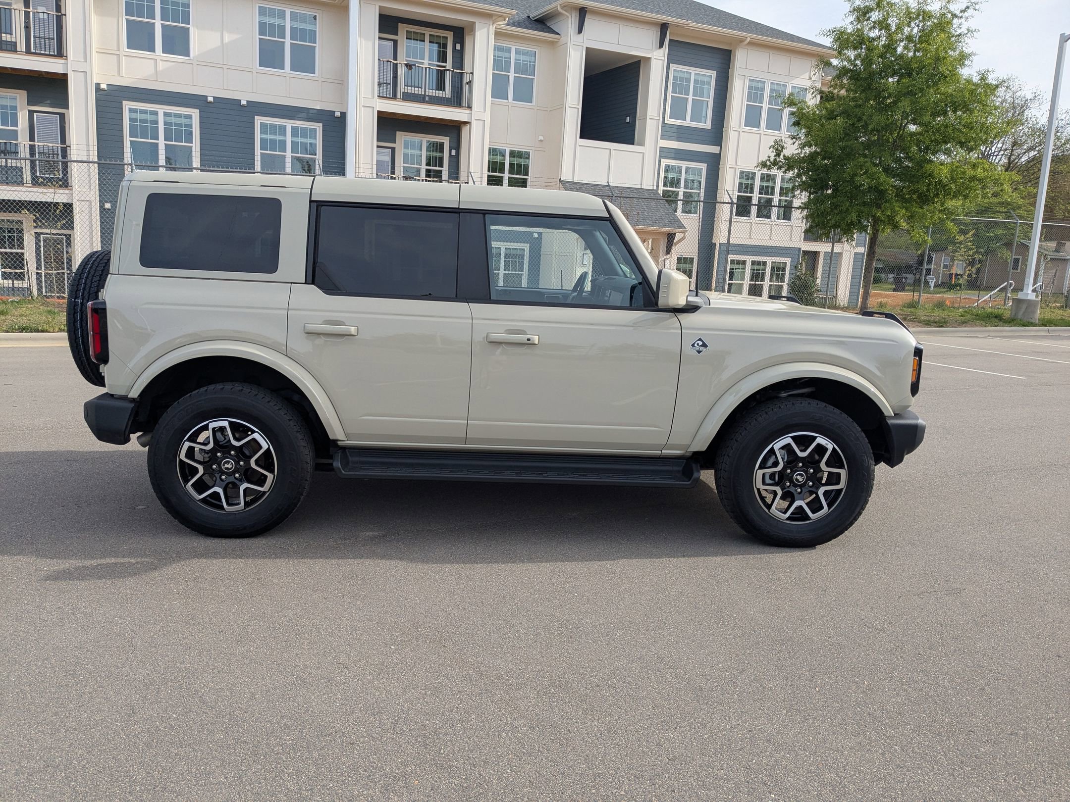 Certified 2025 Ford Bronco Outer Banks AWD/4WD image 3