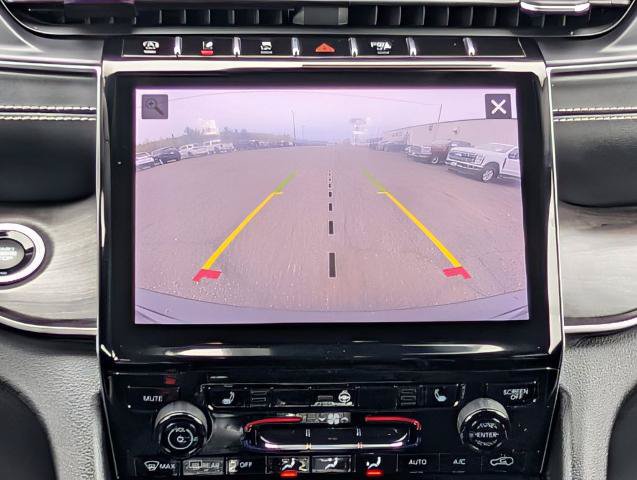 Used 2023 Jeep Grand Cherokee Limited AWD/4WD image 19