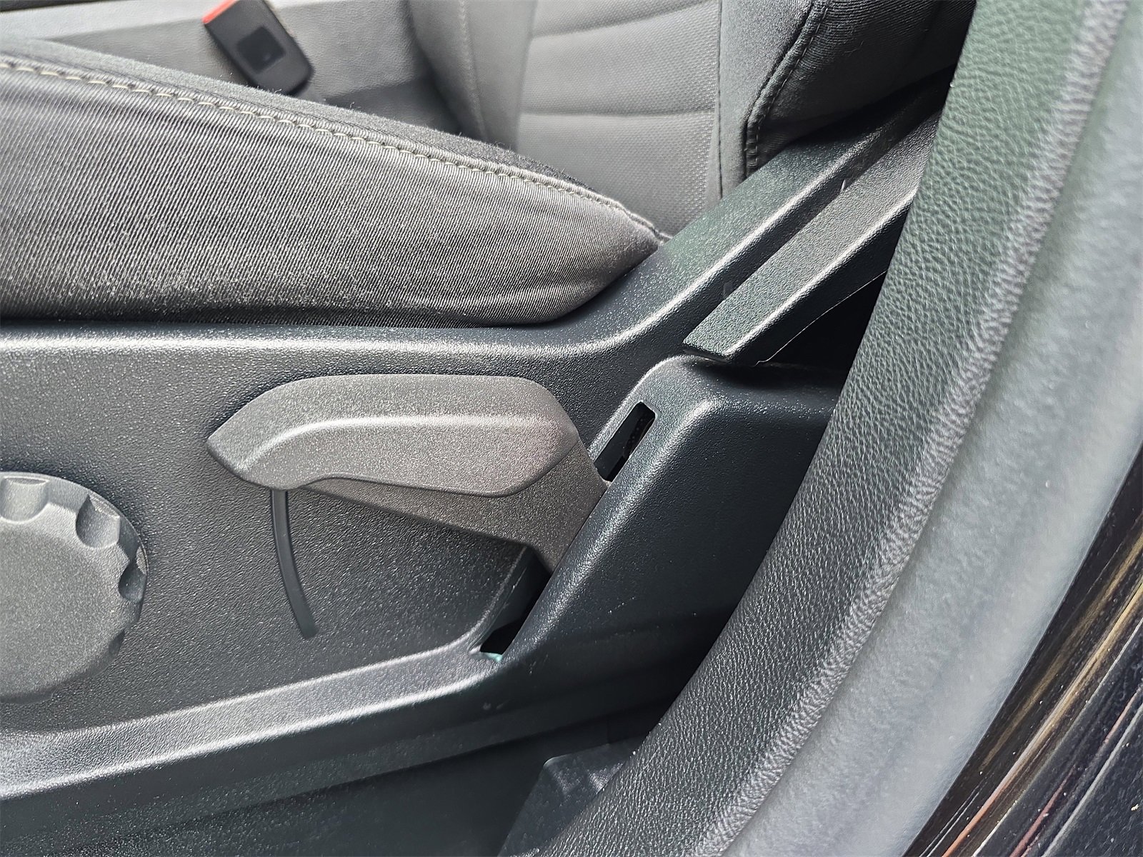 Certified 2021 Ford Edge SE image 15