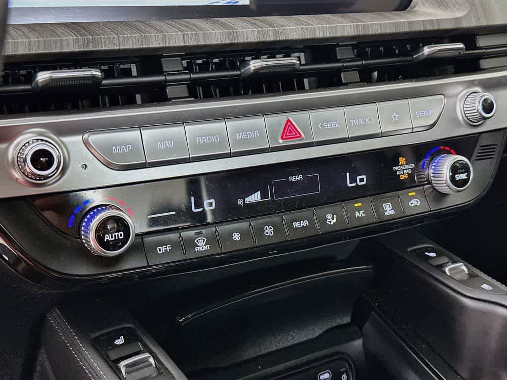 Used 2024 Kia Telluride EX w/ EX Captain's Chair Package FWD image 17