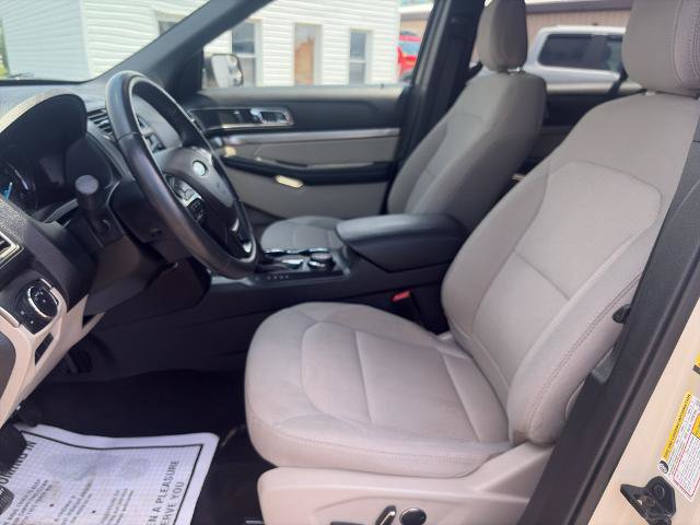 Certified 2018 Ford Explorer XLT w/ Equipment Group 201A AWD/4WD image 14