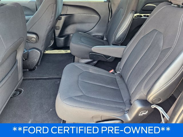 Used 2023 Chrysler Pacifica Touring FWD image 21