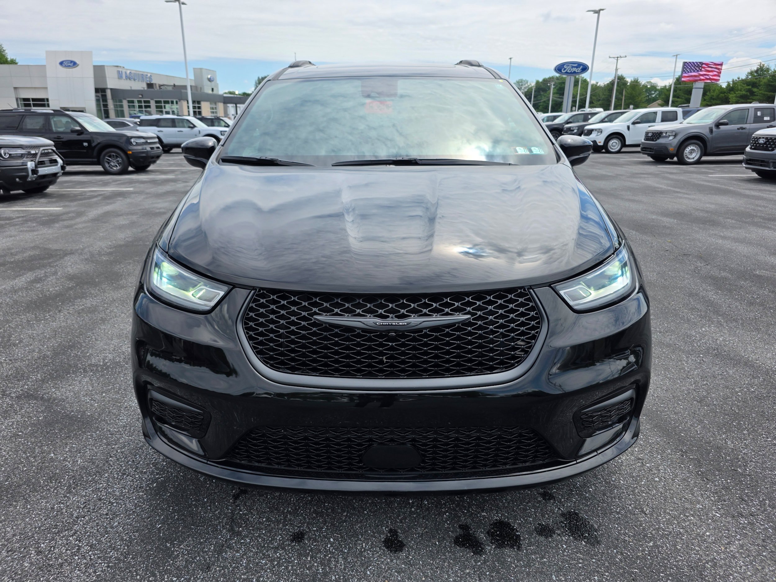 Used 2025 Chrysler Pacifica Limited FWD image 8