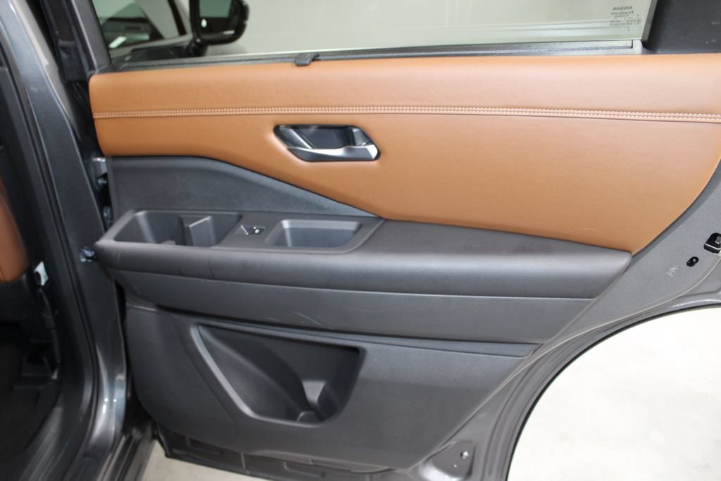 Used 2023 Nissan Pathfinder Platinum AWD/4WD image 28