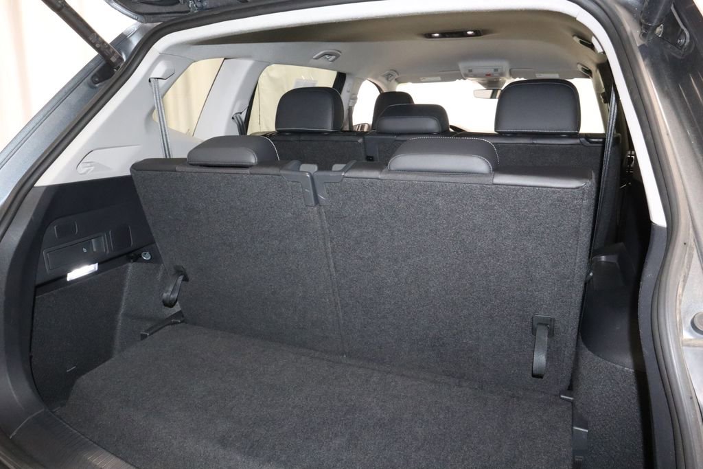 Used 2024 Volkswagen Tiguan SE image 16