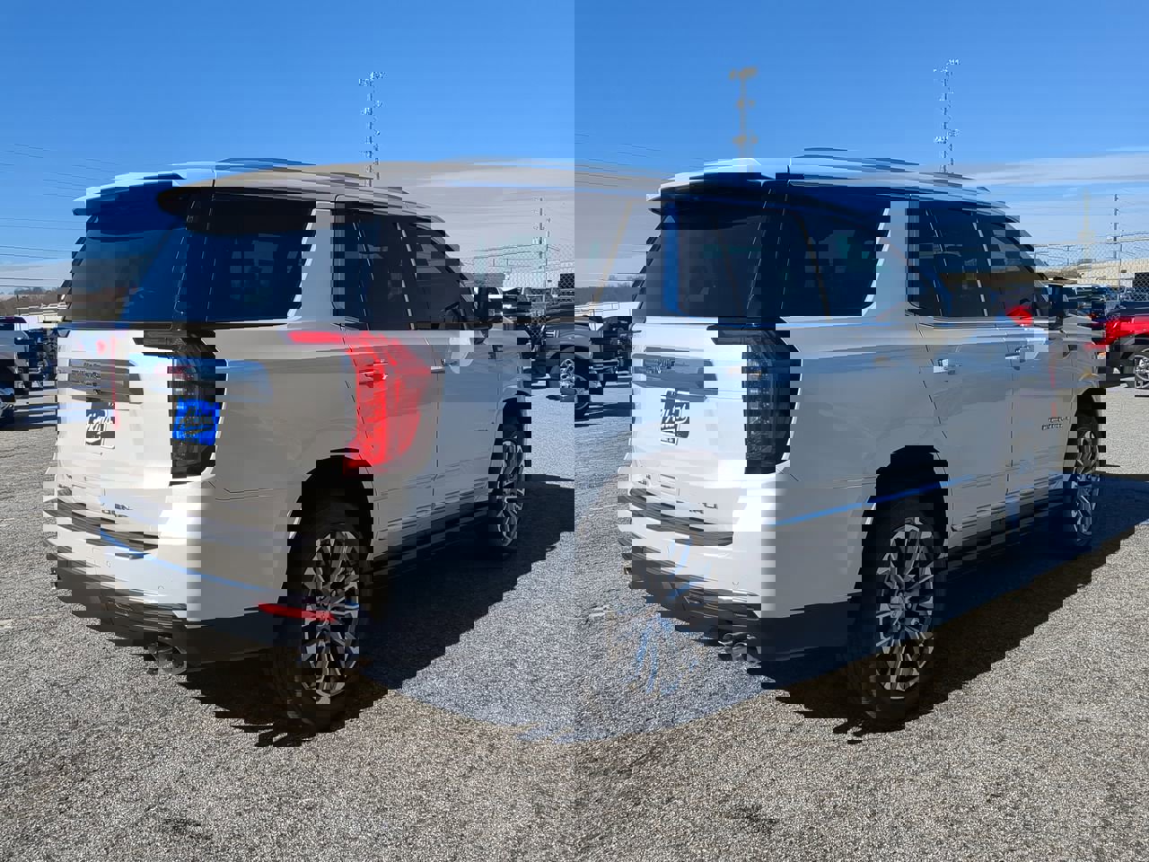 Used 2021 GMC Yukon Denali w/ Denali Premium Package image 4