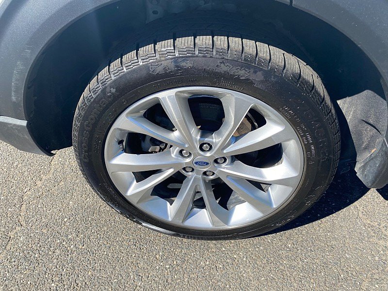 Certified 2023 Ford Explorer Platinum w/ Technology Package AWD/4WD image 16