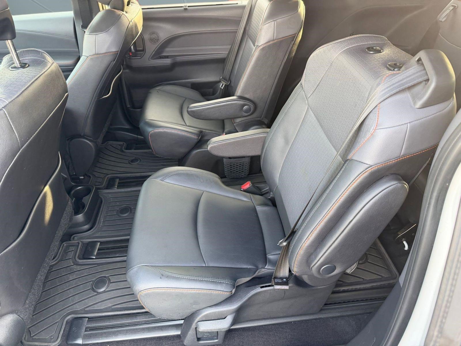 Used 2021 Toyota Sienna XSE w/ XSE Plus Package image 13