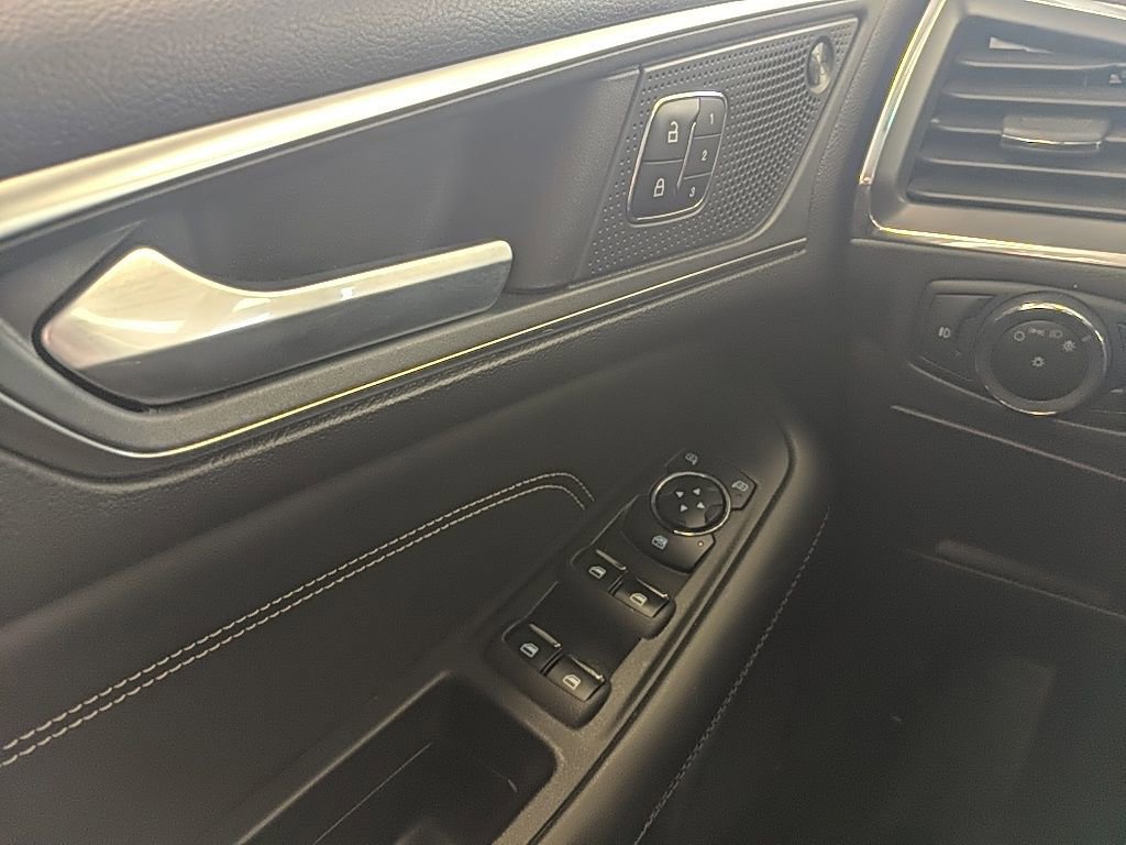 Certified 2024 Ford Edge Titanium w/ Class II Trailer Tow Package image 28