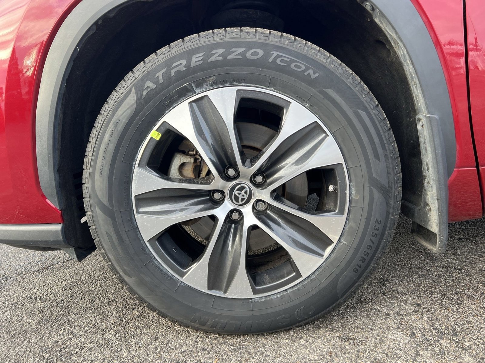 Used 2023 Toyota Highlander XLE image 12