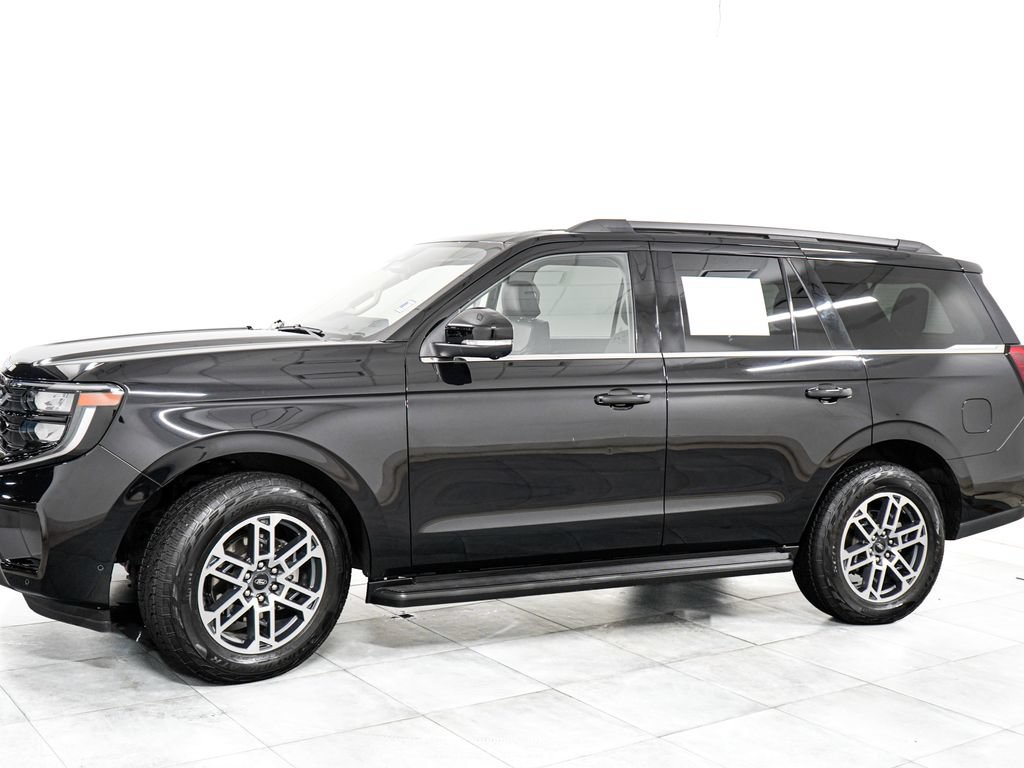 Certified 2025 Ford Expedition Active AWD/4WD image 4