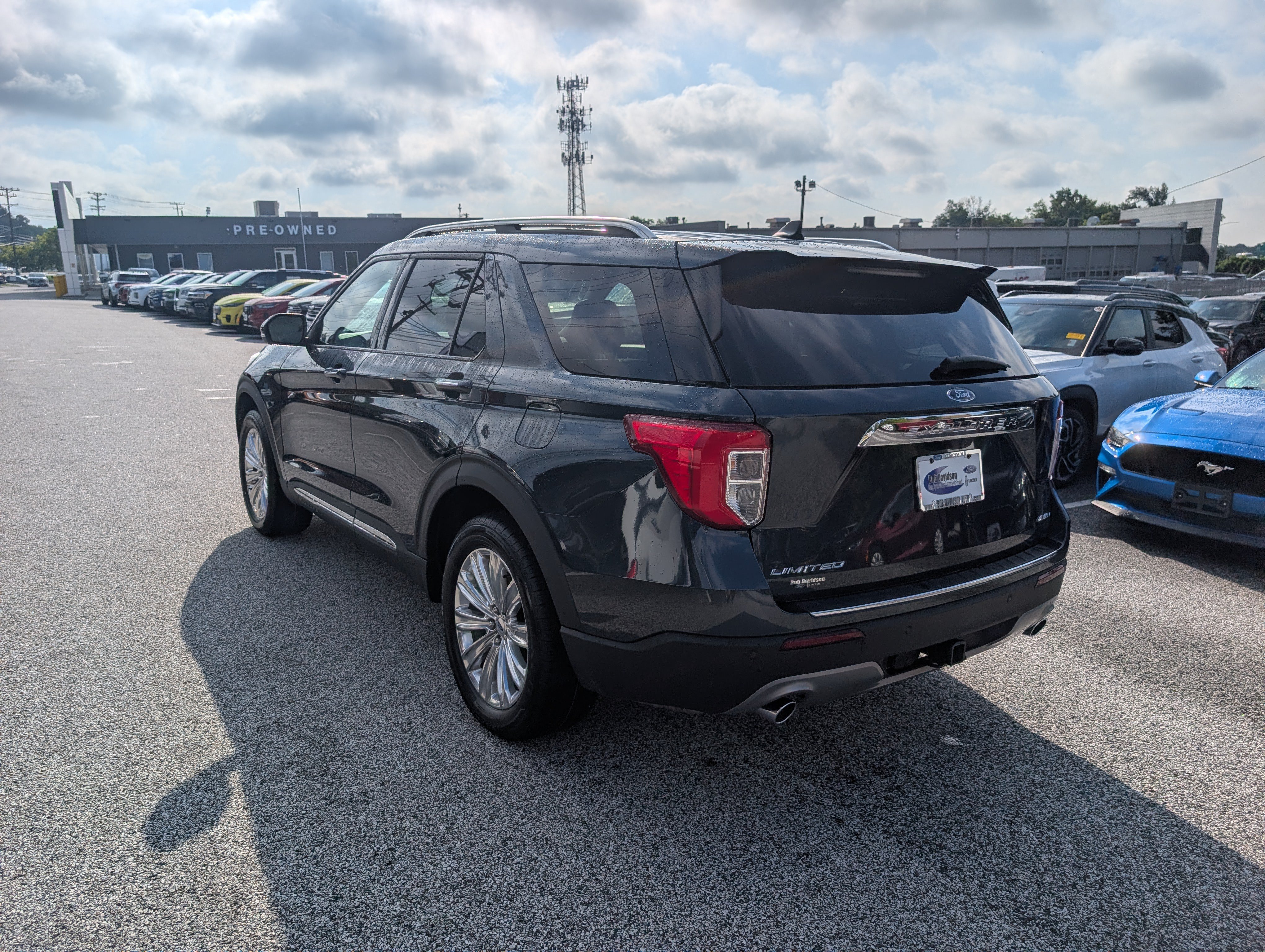 Certified 2022 Ford Explorer Limited w/ Limited Technology Package AWD/4WD image 5