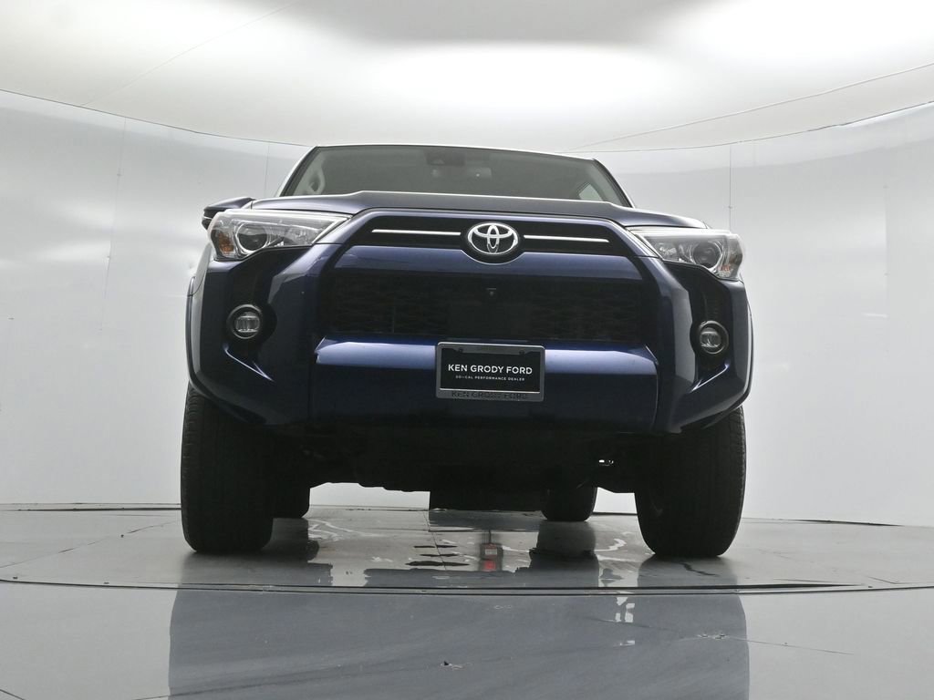 Used 2022 Toyota 4Runner SR5 Premium w/ Moonroof Package AWD/4WD image 32