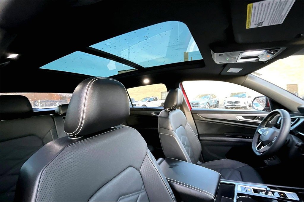 Used 2024 Volkswagen Atlas Cross Sport SE w/ Panoramic Sunroof Package image 21