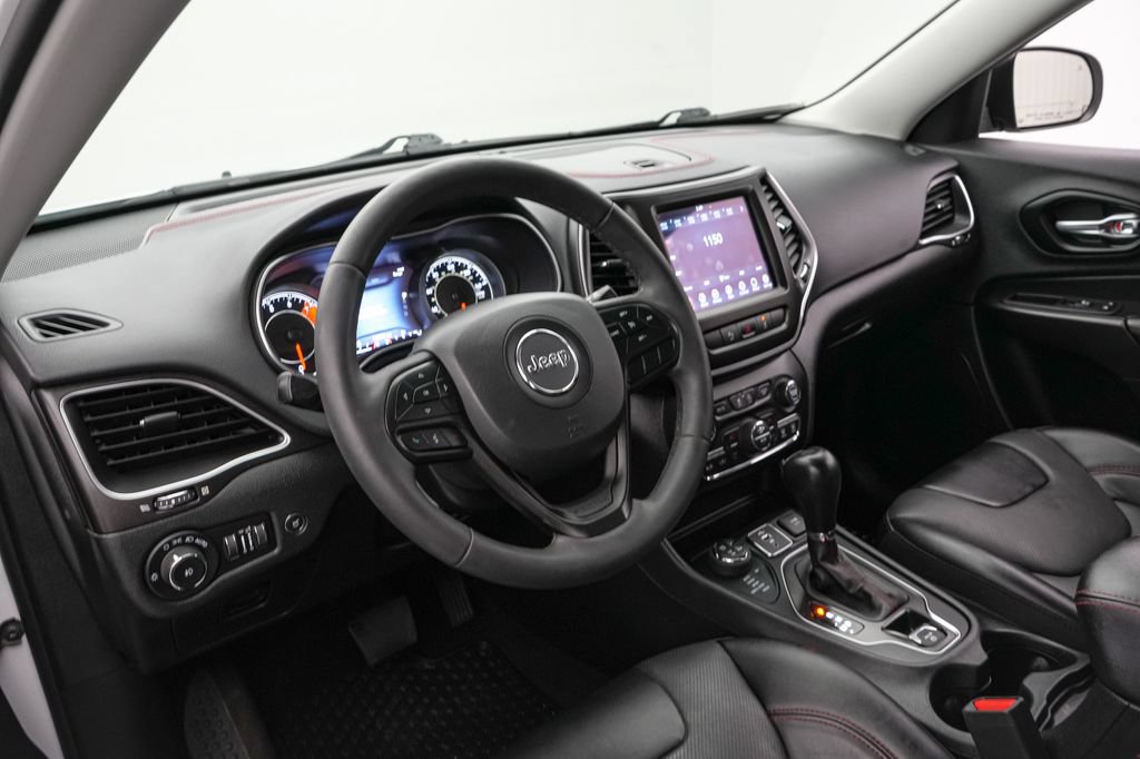 Used 2022 Jeep Cherokee Trailhawk w/ Premium Leather Package AWD/4WD image 16