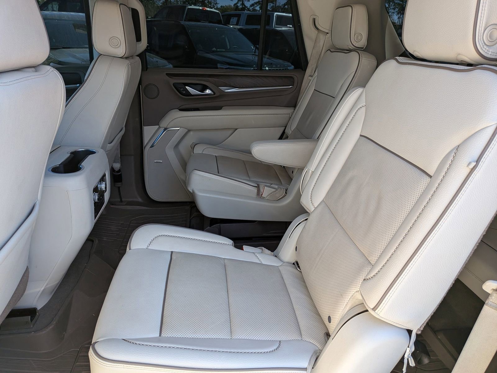 Used 2021 GMC Yukon Denali w/ Denali Premium Package image 8