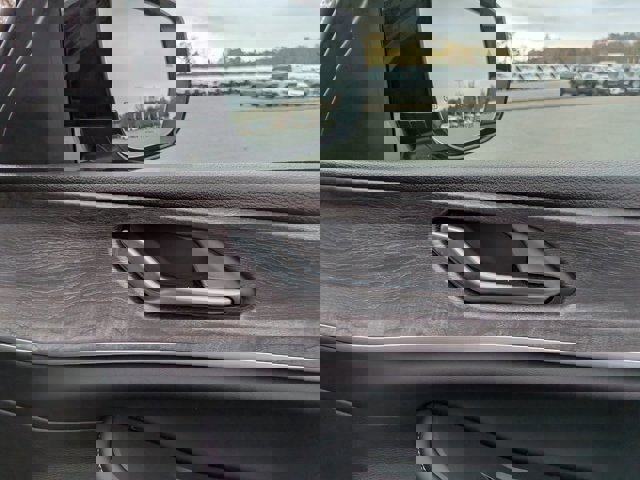 Used 2025 Jeep Grand Cherokee Limited w/ Black Appearance Package image 35