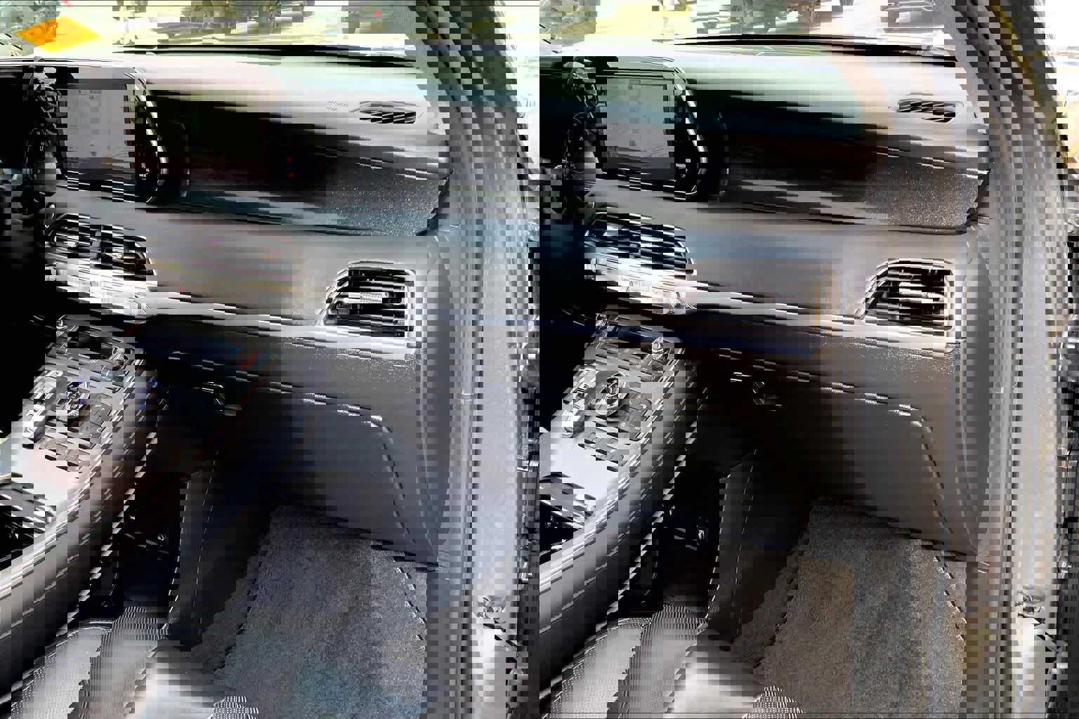 Used 2021 Hyundai Palisade Limited w/ Winter Package image 17